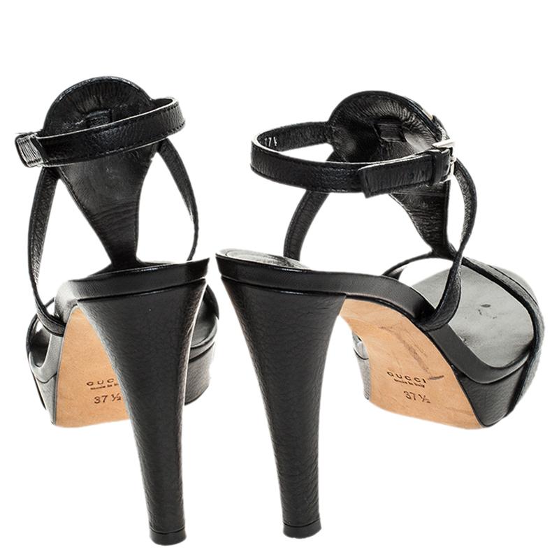 Gucci Black Textured Leather Horsebit T-Bar Ankle Strap Sandals Size 37.5 In Good Condition In Dubai, Al Qouz 2