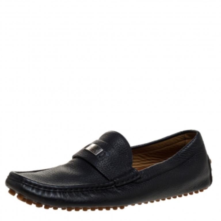 Loafers like these ones from Gucci are worth every penny because they epitomize both comfort and style. Crafted from black, textured leather, they carry neat stitching and logo detail on the uppers. Complete with leather insoles, this pair is a