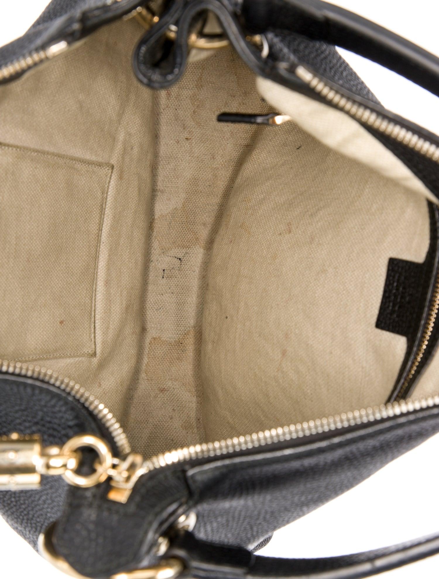 Gucci Black Textured Leather Soho Hobo Bag For Sale 2