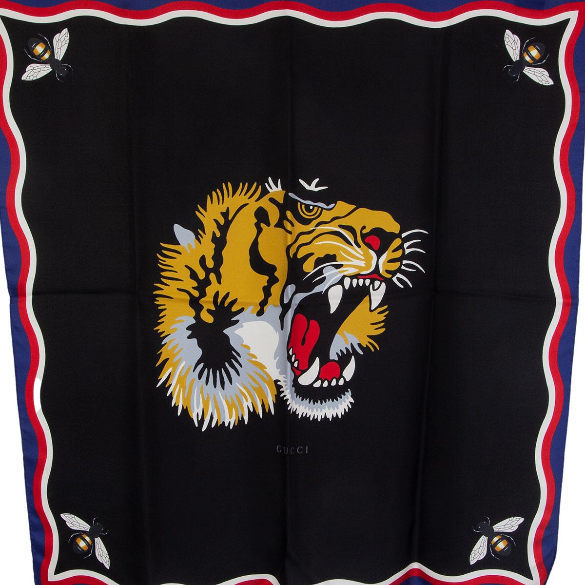 Gucci tiger & bee scarf in black, red, blue, white, grey and ochre silk twill (100%). Has been worn and is in excellent condition. 

Width 90cm (35.1in)
Length 90cm (35.1in)
