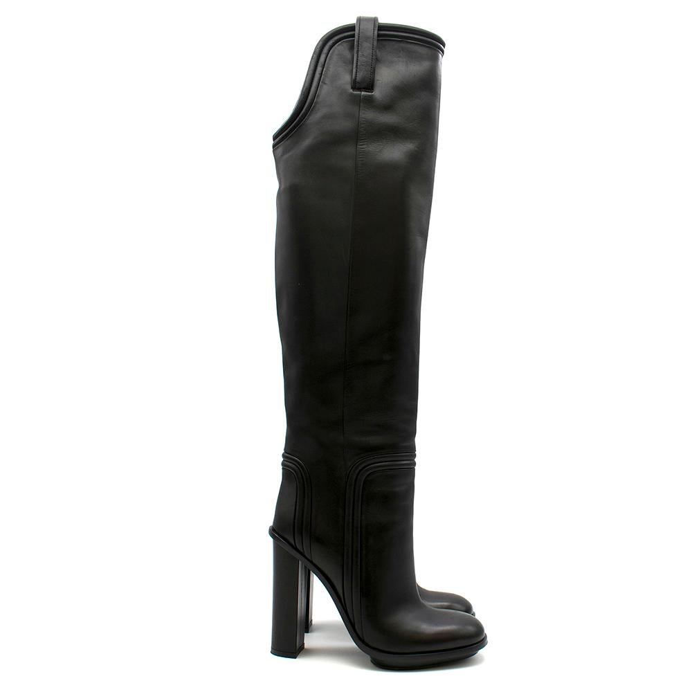 Gucci pull-on over-the-knee boots made of black leather with sculpted leather piping along the opening.

- Chunky heel
- Riding style
- Round-toe
- Made in Italy

Please note, these items are pre-owned and may show signs of being stored even when