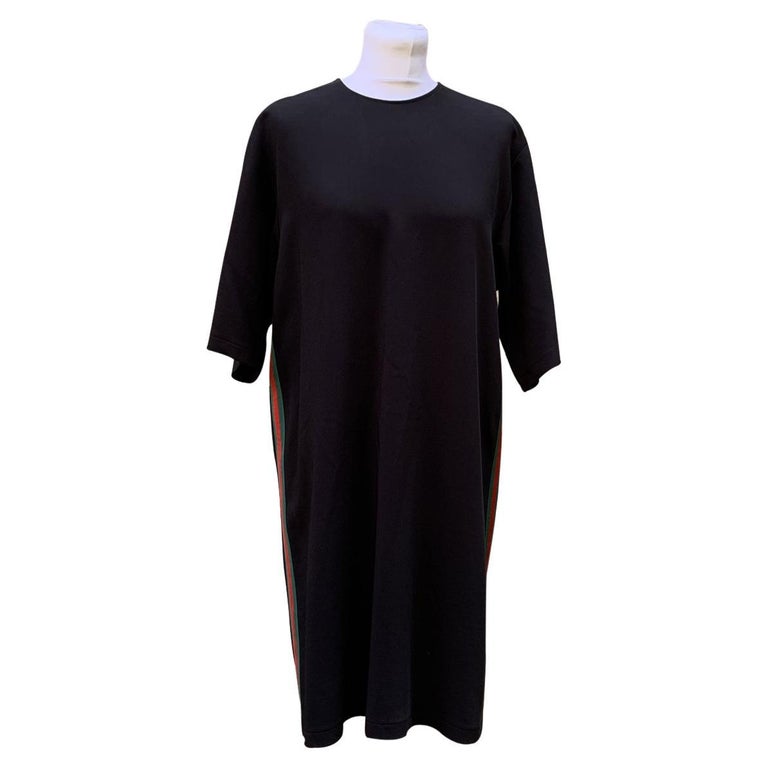 Gucci Schwarzes Tunika-Kleid mit Webbesatz und kurzen Ärmeln Größe 42 IT im  Angebot bei 1stDibs