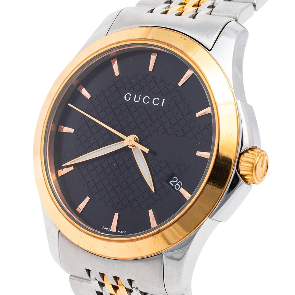 Gucci brings you this smart two-tone stainless steel timepiece for you to flaunt on your wrist. Swiss-made, it follows a quartz movement and carries a textured dial. It has a date window and three hands within the case. The watch is complete with a