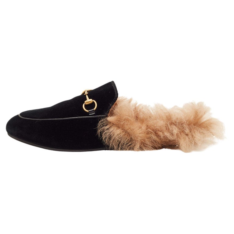 Gucci - Mules plates Princetown en velours et fourrure noires, taille 38  sur 1stDibs