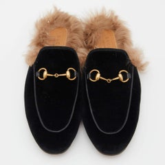 Gucci Velluto nero e pelliccia Princetown Horsebit Flat Mules Taglia 38