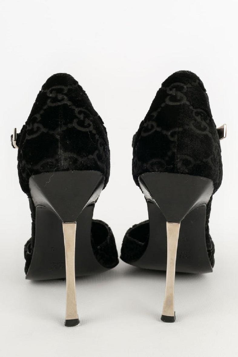 Gucci Black Velvet and Silver Metal Pumps Shoes, Size 35.5 In Good Condition For Sale In SAINT-OUEN-SUR-SEINE, FR