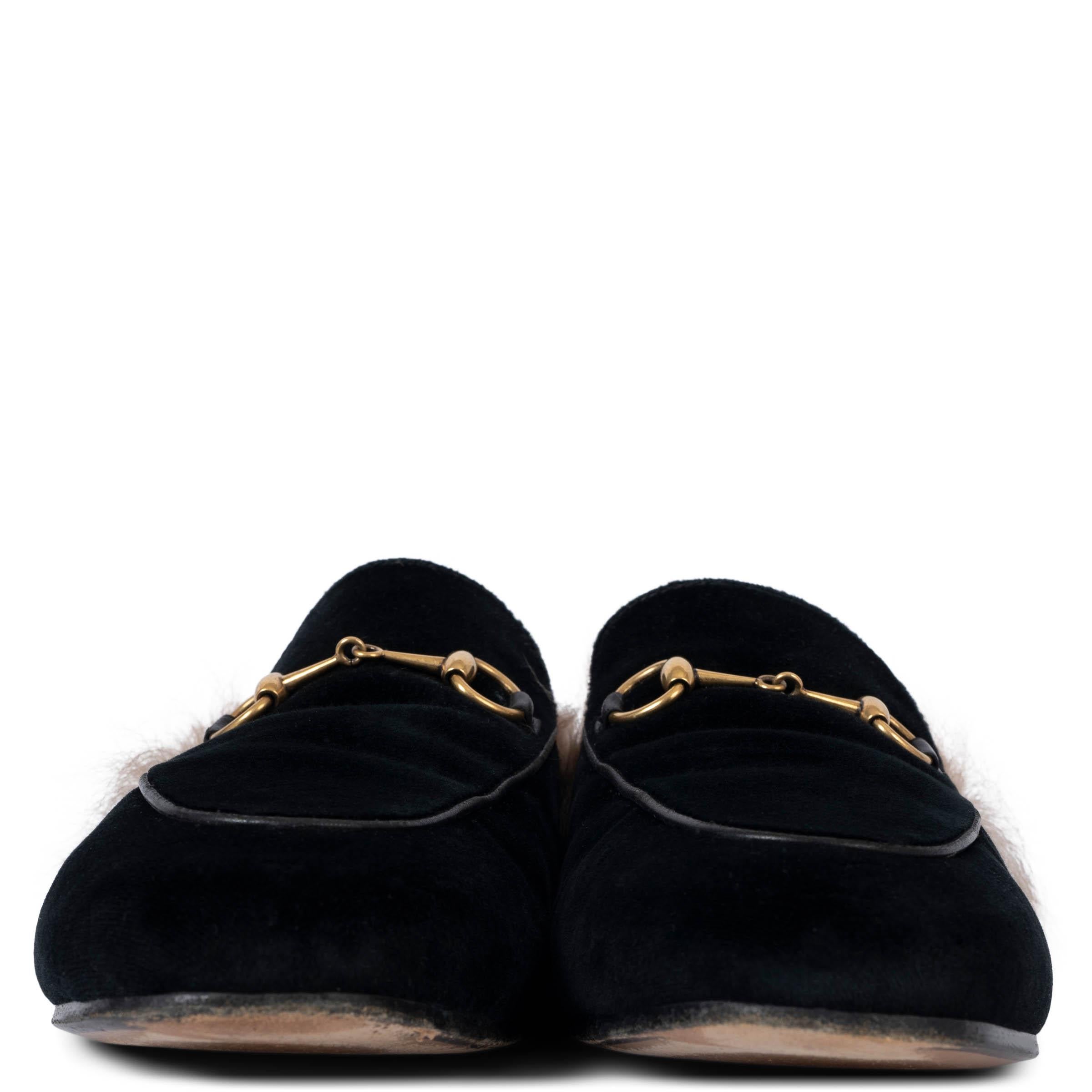 100% authentic Gucci Princetown shearling lined slippers in black velvet featuring iconic antique gold-tone horsebit. Have been worn and are in excellent condition. 

Measurements
Imprinted Size	39
Shoe Size	39
Inside Sole	26cm (10.1in)
Width	8cm