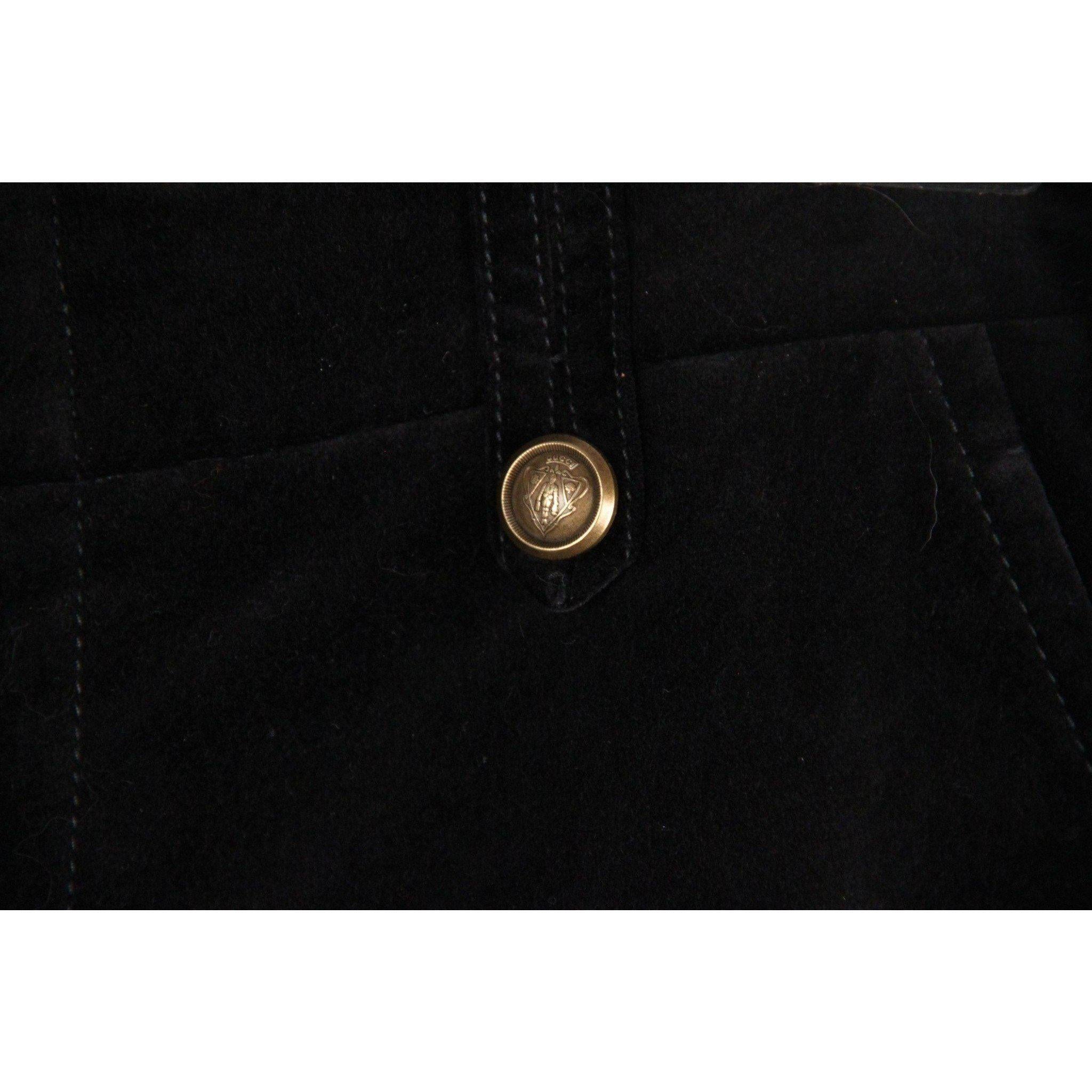 - Gucci velvet trousers - Black color - Front pockets & side pockets - Front zip & hook-and-bar closure - Belt loops - GUCCI crest buttons - Size : 40 IT(The size shown for this item is the size indicated by the designer on the label). It should