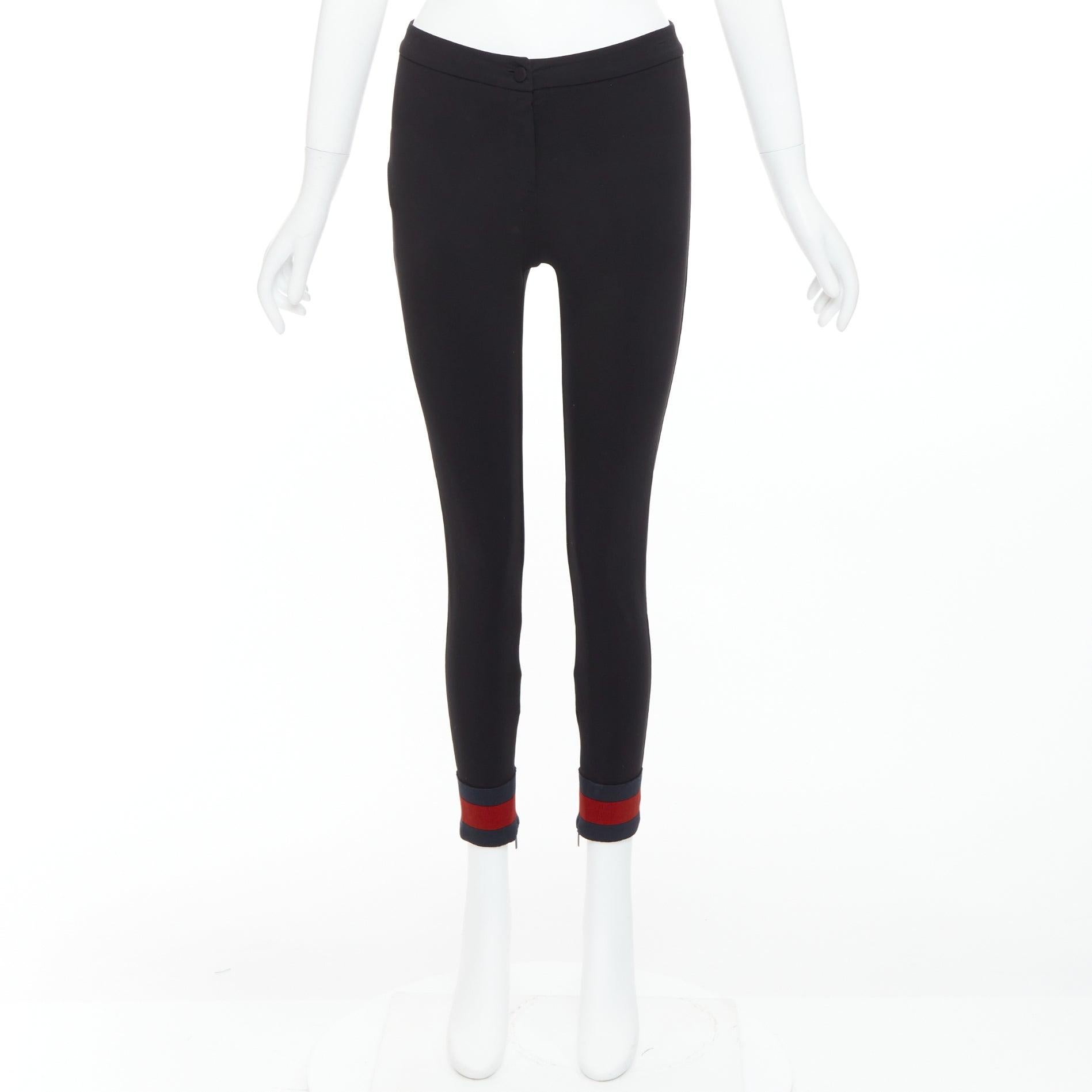 GUCCI Pantalon effilé en viscose noire mélangée à manches en toile rouge S en vente 5