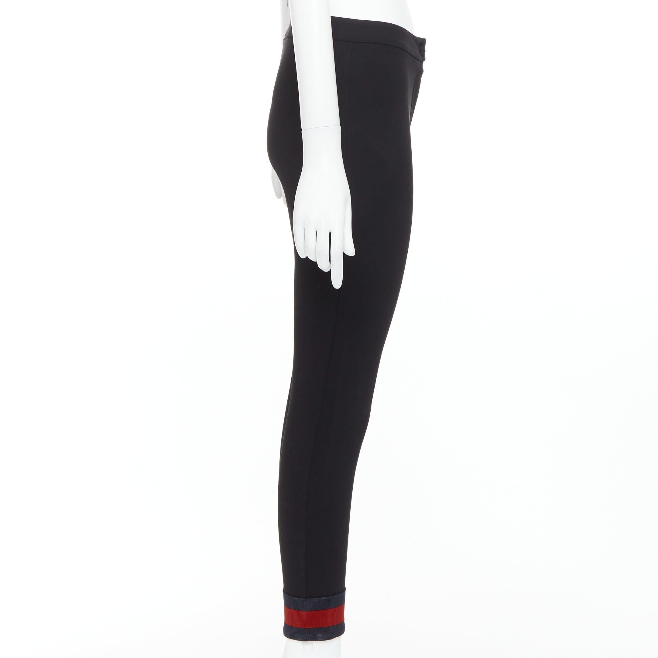 GUCCI Pantalon effilé en viscose noire mélangée à manches en toile rouge S Bon état - En vente à Hong Kong, NT