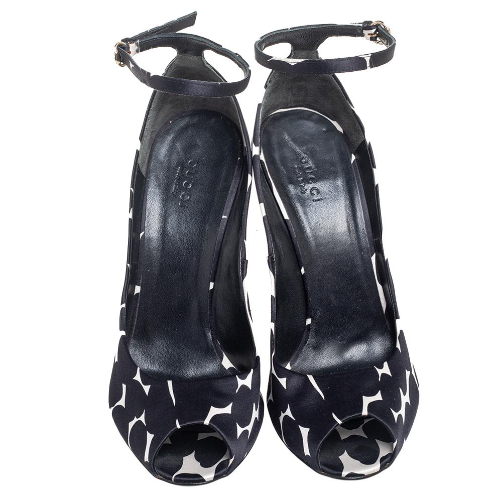 Women's Gucci Black/White Animal Print Satin Peep-Toe Ankle-Strap Sandal Size 40.5 For Sale