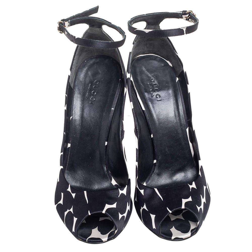 Gucci Black/White Animal Print Satin Peep-Toe Ankle-Strap Sandal Size 40.5 For Sale 2