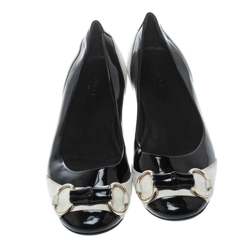 Nothing like a pretty pair of flats to be in high comfort and style! Crafted from black leather and white suede, this gorgeous Gucci pair features leather-lined insoles housing the brand's iconic label and Horsebit details perched on the