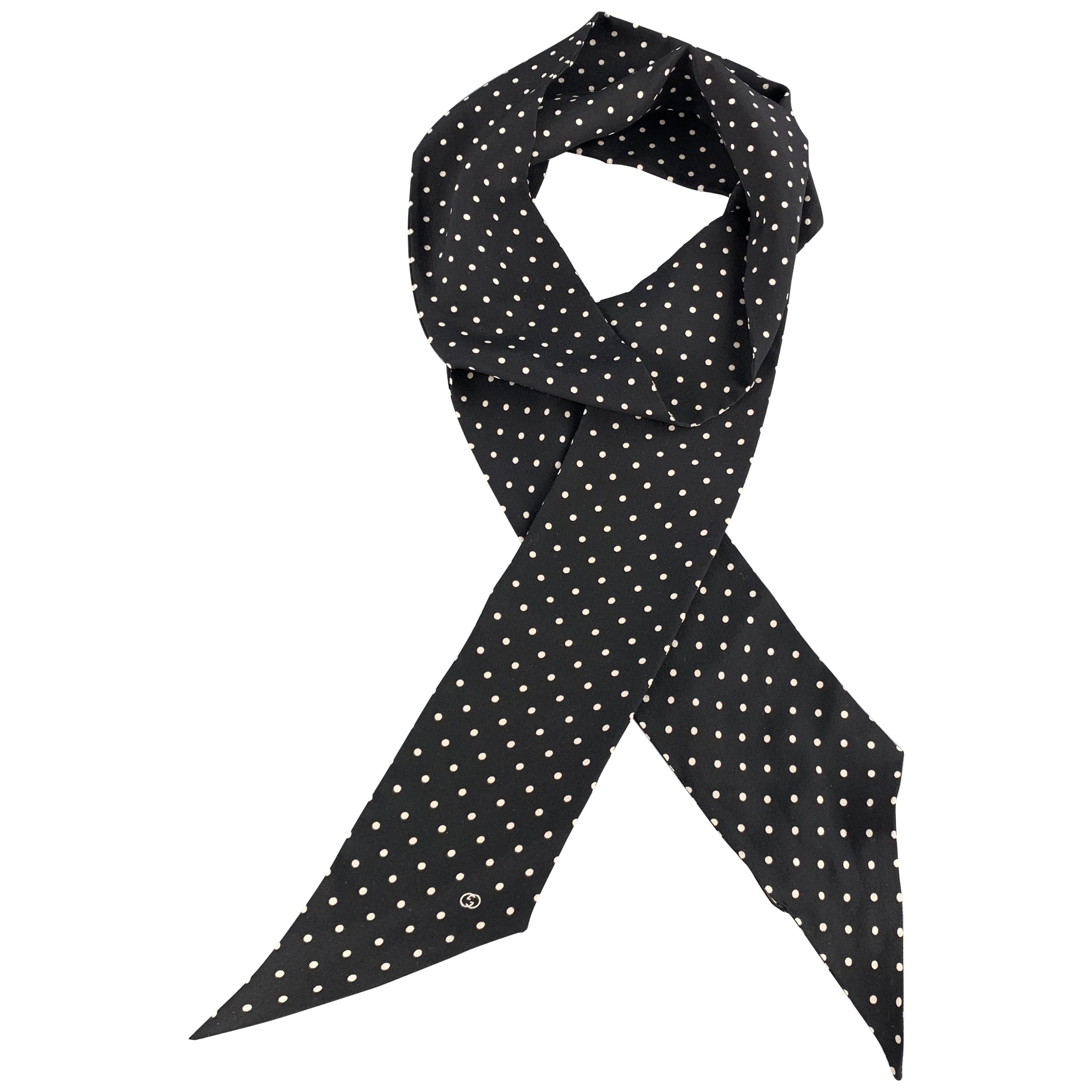 Gucci black and store white scarf