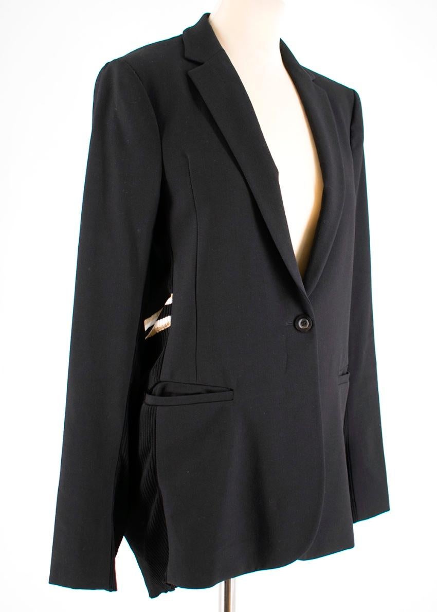 Gucci - Black Wool Insert Blazer

- single breasted 
- mid weight 
- ribbed wool back
- gold and white striped back detail
- notched collar 
- two pockets
- button fastening at the front and cuffs

-fabric 1 9% wool, 3% elastane, trimming 94%