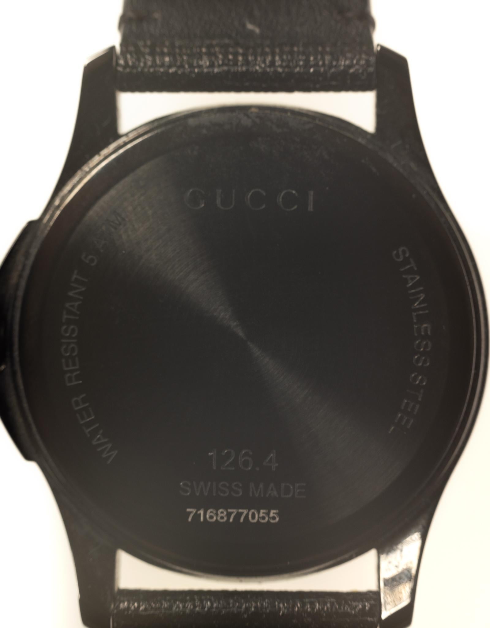 Gucci Schwarz-gelbe G-Timeless-Uhr „Gucci Ghost“ im Angebot 1
