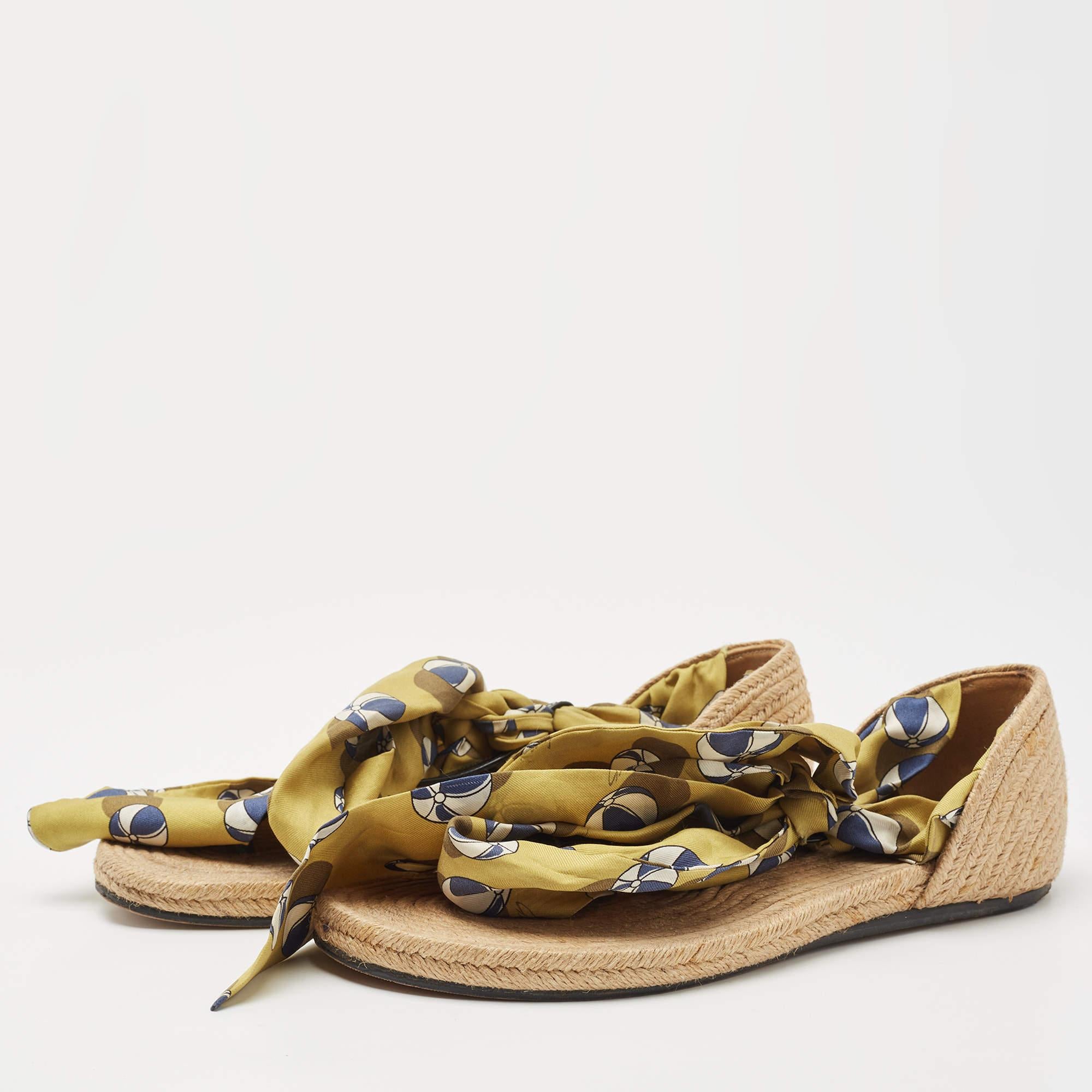 These designer espadrilles exude cool summer vibes while giving all the comfort to your feet. They bring along a well-built silhouette and the house's signature aesthetics. Wear them with anything: jeans, dresses, shorts.