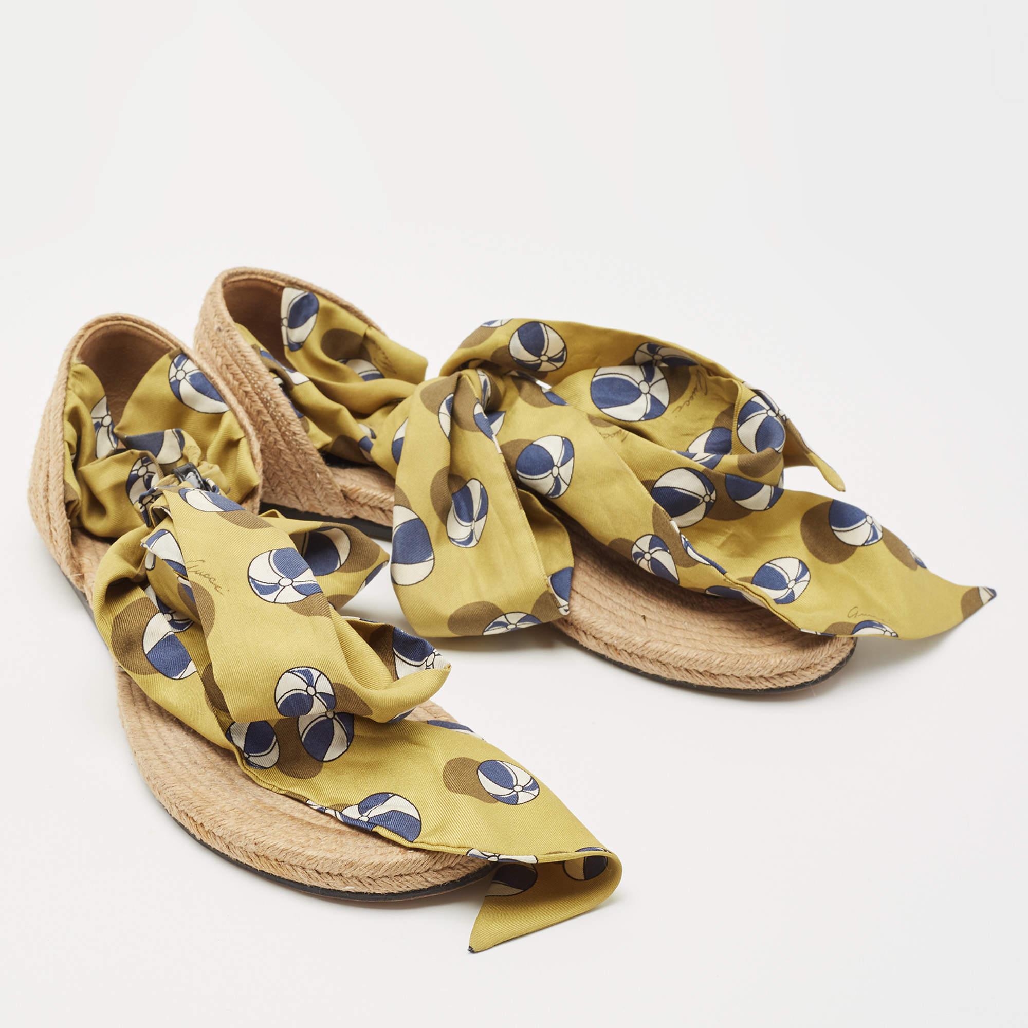 Gucci Black/Yellow Patent and Tie Up Ribbon Espadrilles Size 37 In Fair Condition In Dubai, Al Qouz 2