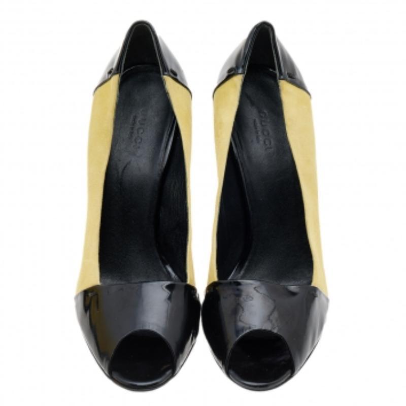Gucci Negro/Amarillo Charol Y Ante Bombas Peep Toe Tamaño 38.5 en Bueno Estado en Dubai, Al Qouz 2