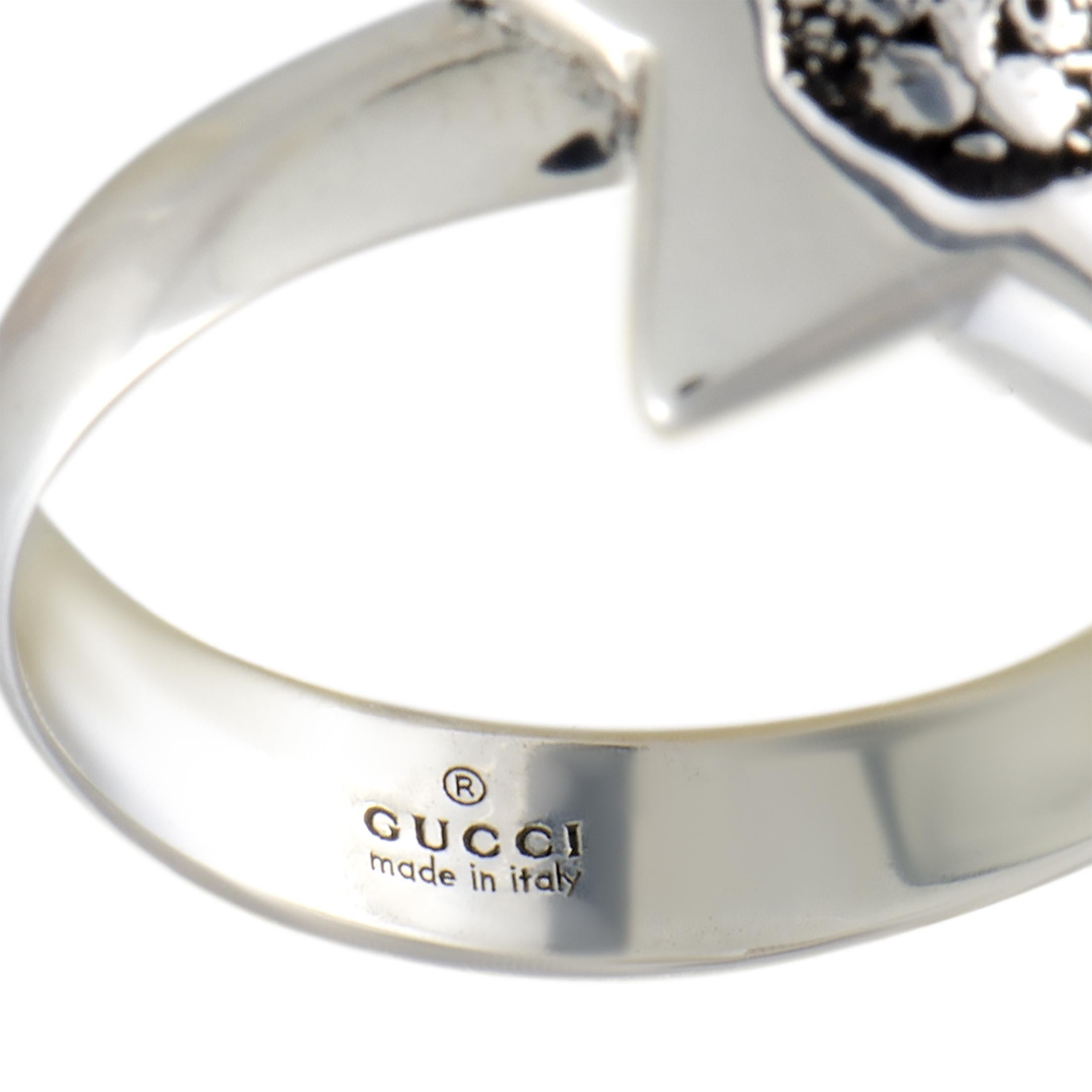 Gucci Blind for Love Silver Engraved Cat Star Motif Ring In New Condition In Southampton, PA