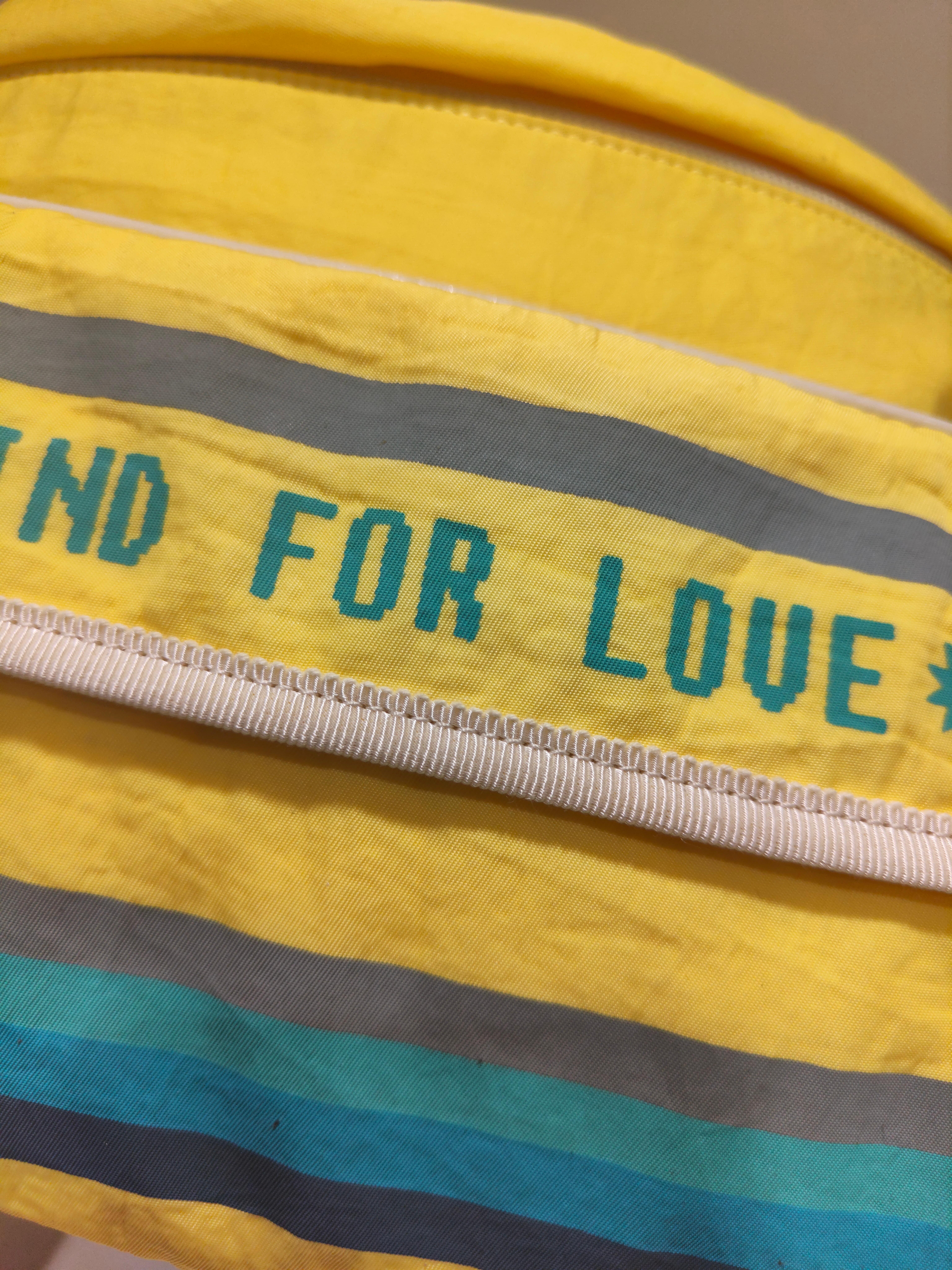 Gucci blind for love yellow Fanny pack  In Excellent Condition For Sale In Capri, IT