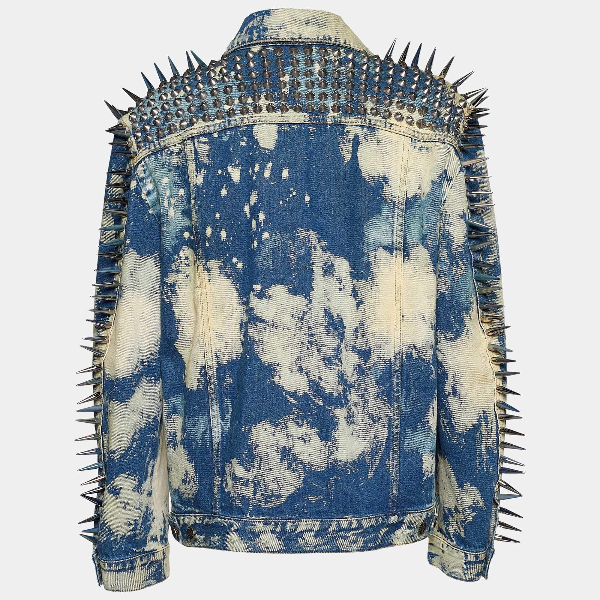 Nail an ultra-cool look with this Gucci denim jacket. Tailored beautifully using acid wash denim, the jacket is added with spiky studs on the yoke and long sleeves. Front button closure and four pockets ensure a practical finish.

Includes: Original
