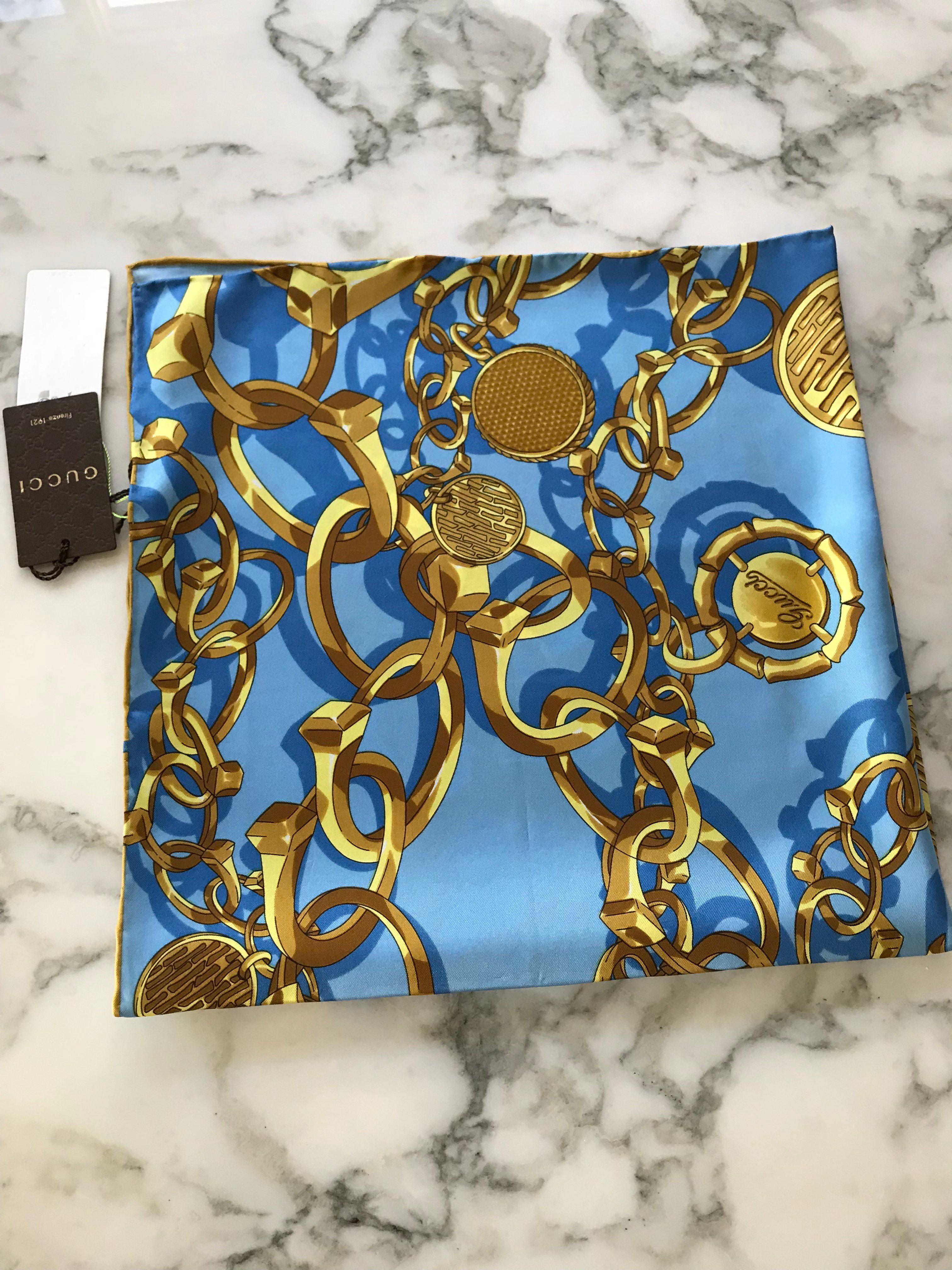 GUCCI Blue and Gold Chainlink Print Silk Scarf  For Sale 1