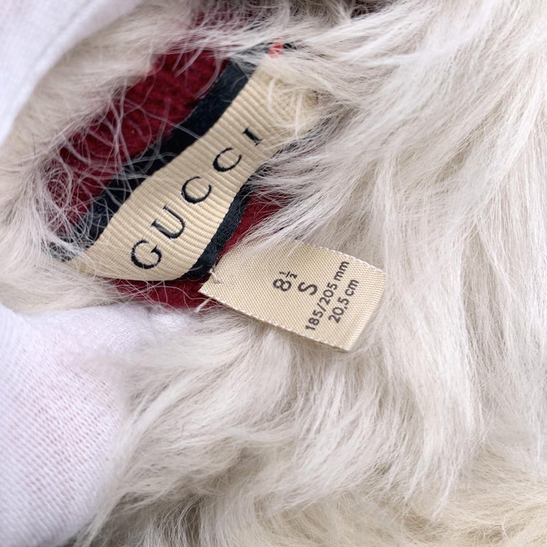 Gucci - Gants de ski à monogrammes bleus et rouges avec bordure en peau de  mouton, taille 8.5 S En vente sur 1stDibs