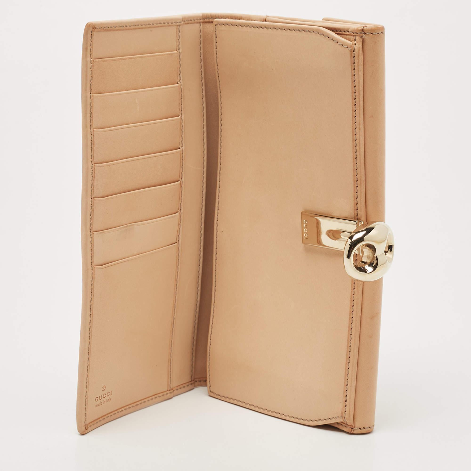 This designer wallet is an immaculate balance of sophistication and rational utility. It has been designed using prime quality materials and elevated by a sleek finish. The creation is equipped with ample space for your monetary essentials.