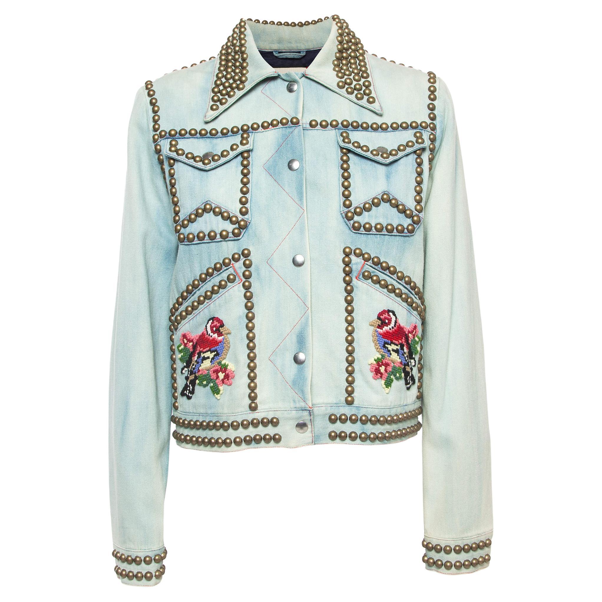 Gucci, veste cloutée en jean avec appliques d'oiseaux bleus, taille M en vente