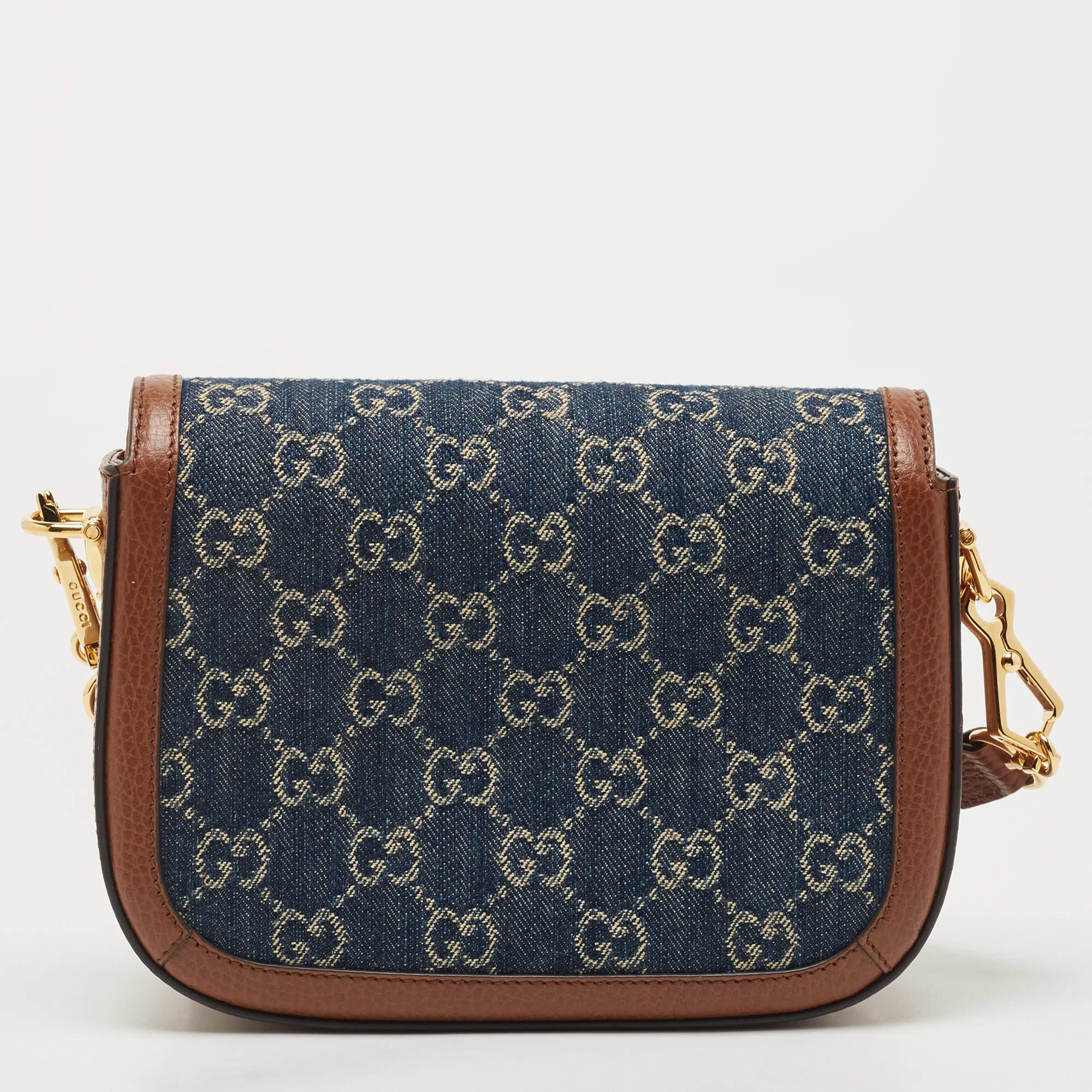 Express your personal style with this high-end crossbody bag. Crafted from quality materials, it has been added with fine details and is finished perfectly. It features a well-sized interior.

Includes: Extra Detachable Strap
