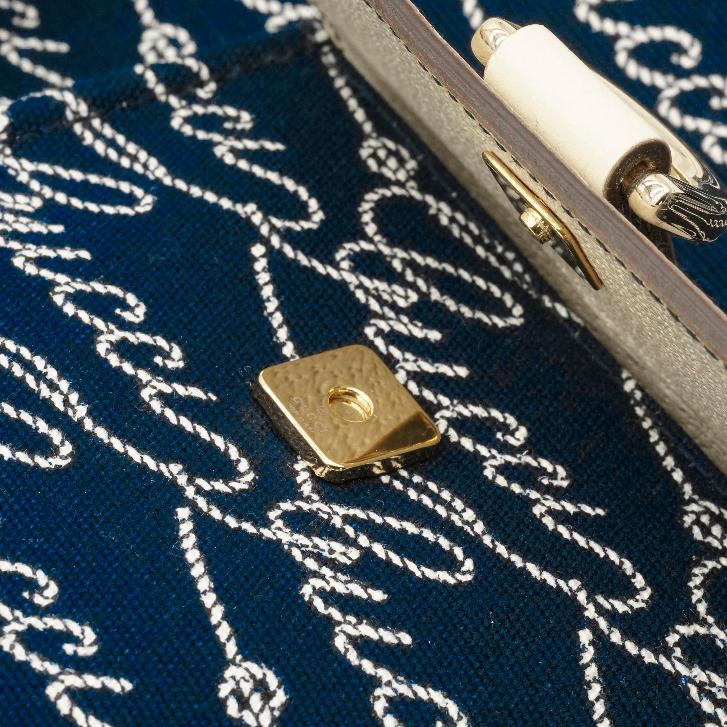 Sac à main Gucci en toile bleue et cuir crème, Circa 2010 en vente 3