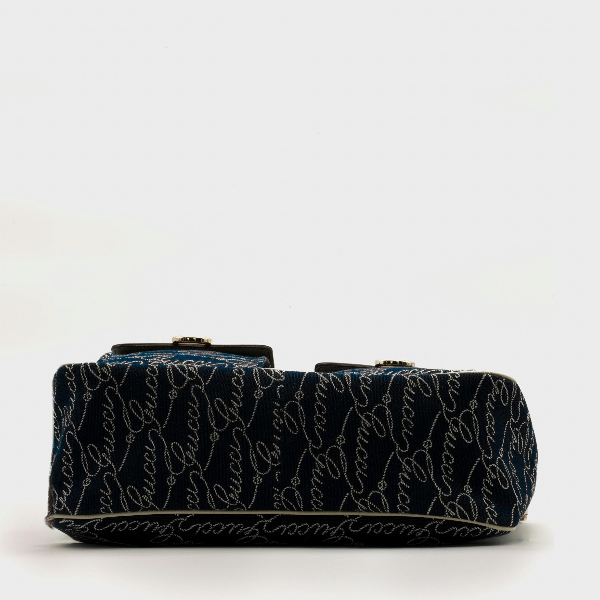 Blanc Sac à main Gucci en toile bleue et cuir crème, circa 2010s en vente