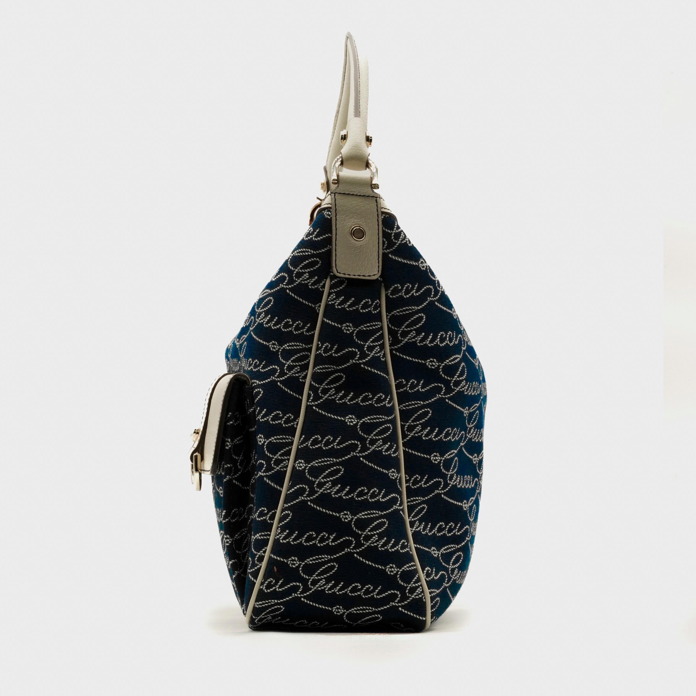 Sac à main Gucci en toile bleue et cuir crème, circa 2010s en vente 1