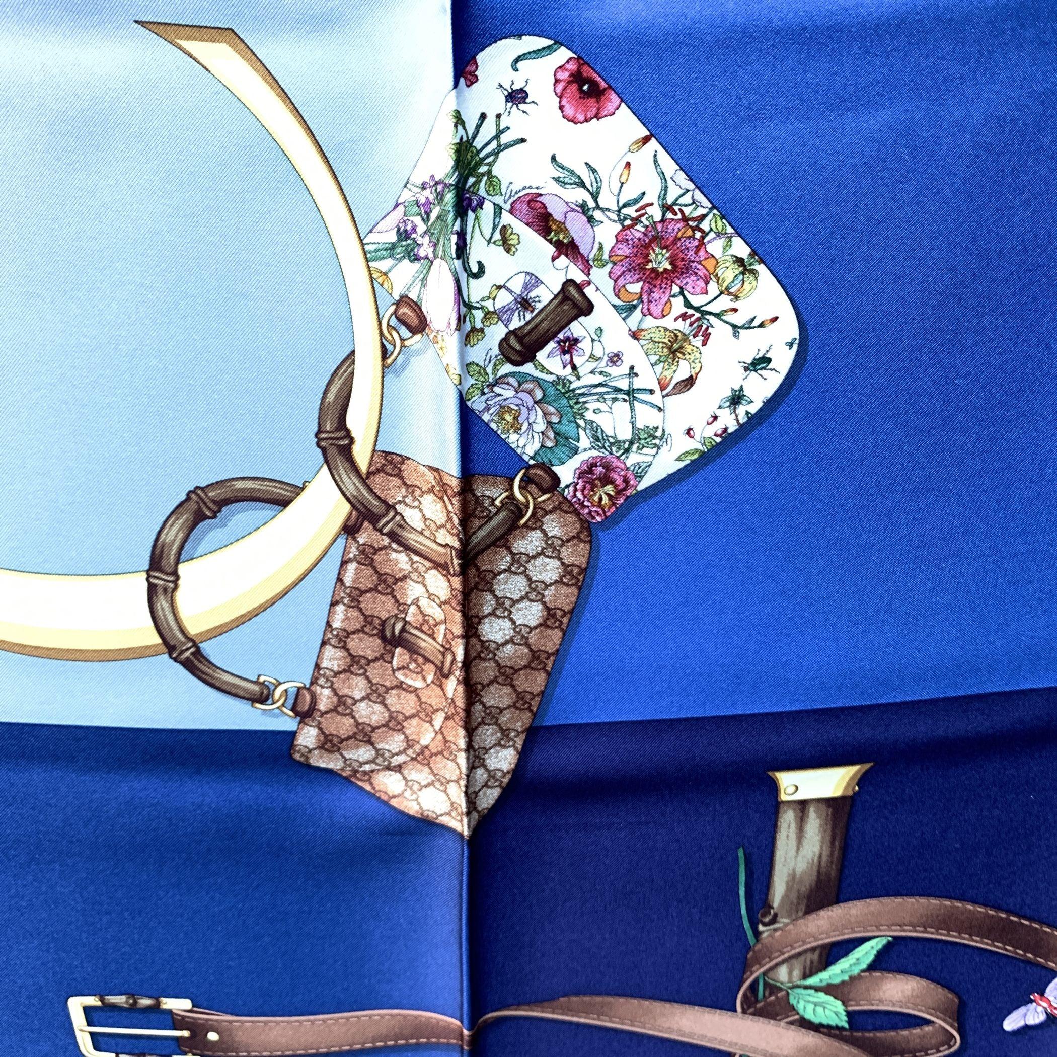 Blau karierte Bambustaschen von Gucci mit floralen Steigbügeln und Seidenschal im Zustand „Hervorragend“ in Rome, Rome