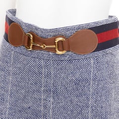 Gucci – Midirock aus blauem Baumwolltwill mit rotem Web-Horsebit-Gürtel und Falten IT40 S