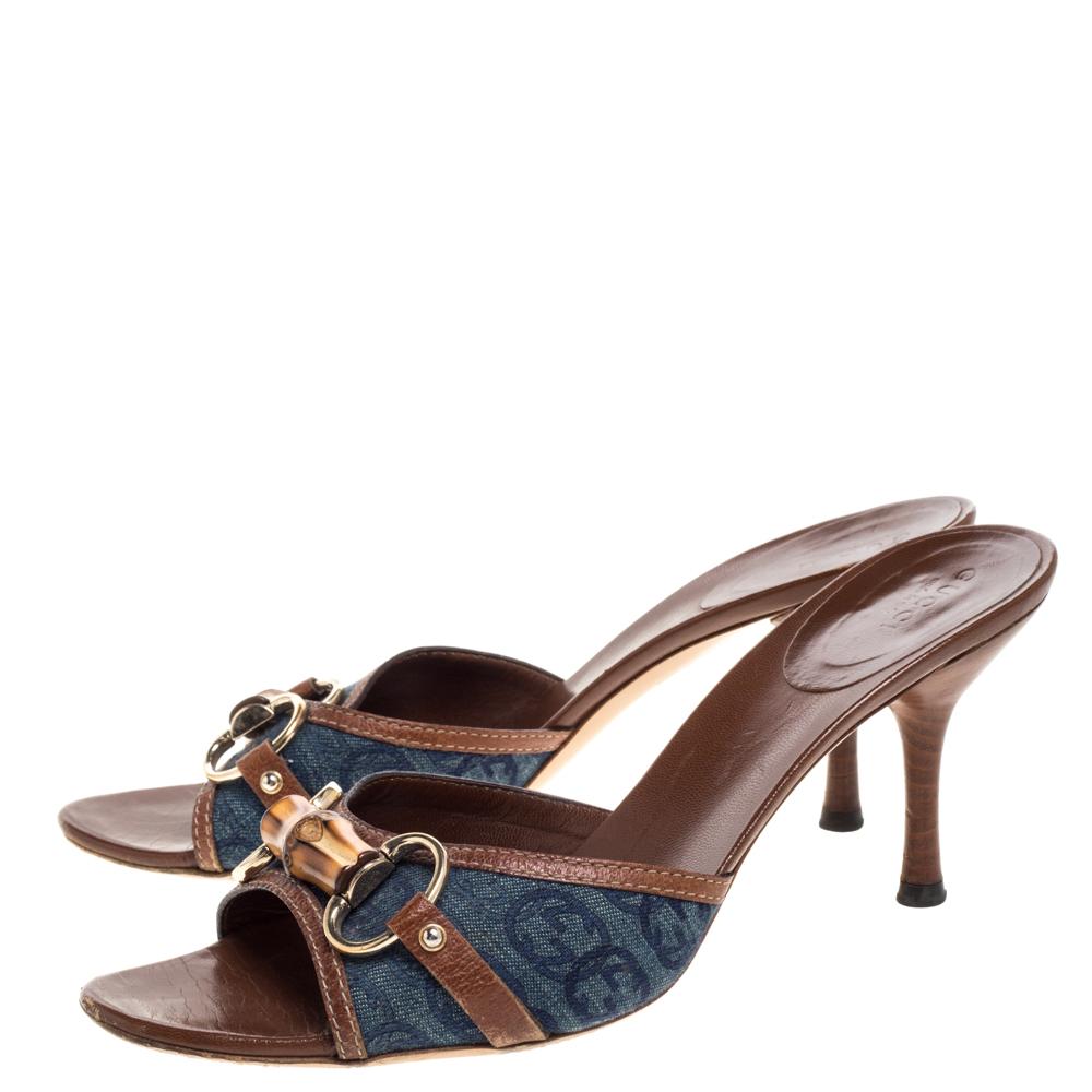 Gucci Blue Denim And Leather Trim Horsebit Open Toe Sandals Size 39 In Good Condition In Dubai, Al Qouz 2