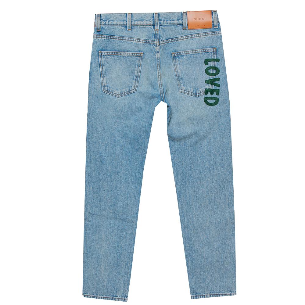 Made with breathable cotton, these blue jeans from Gucci are meticulously cut to give you a comfortable fit. They feature a straight-leg silhouette and are equipped with external pockets. The creation is finished off with a 'LOVED' applique at the
