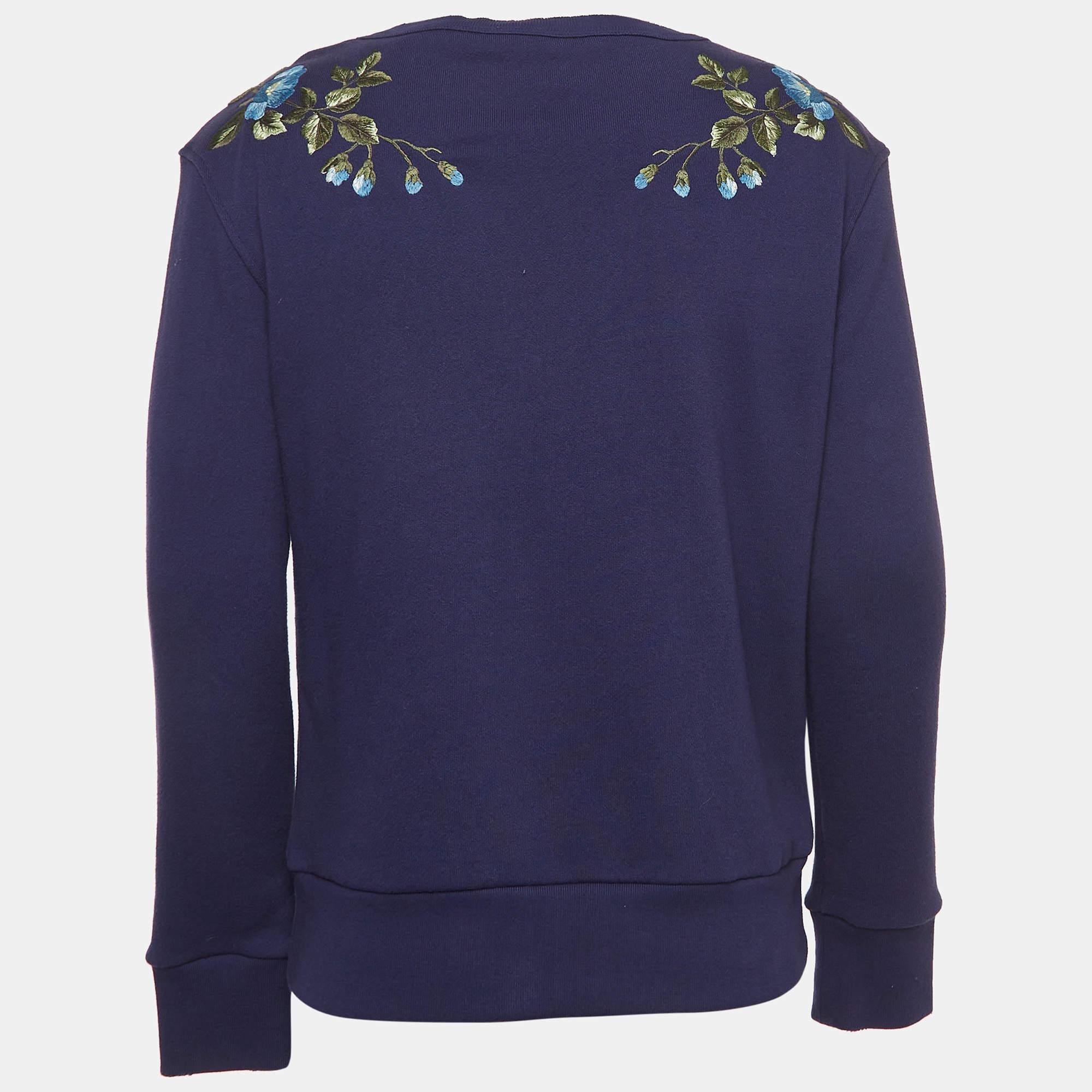 Sweatshirts like this are the best pick on days you want to dress comfortably. Made from quality fabrics, this sweatshirt is enhanced with a classy hue, attractive designs, and a cozy fit.

