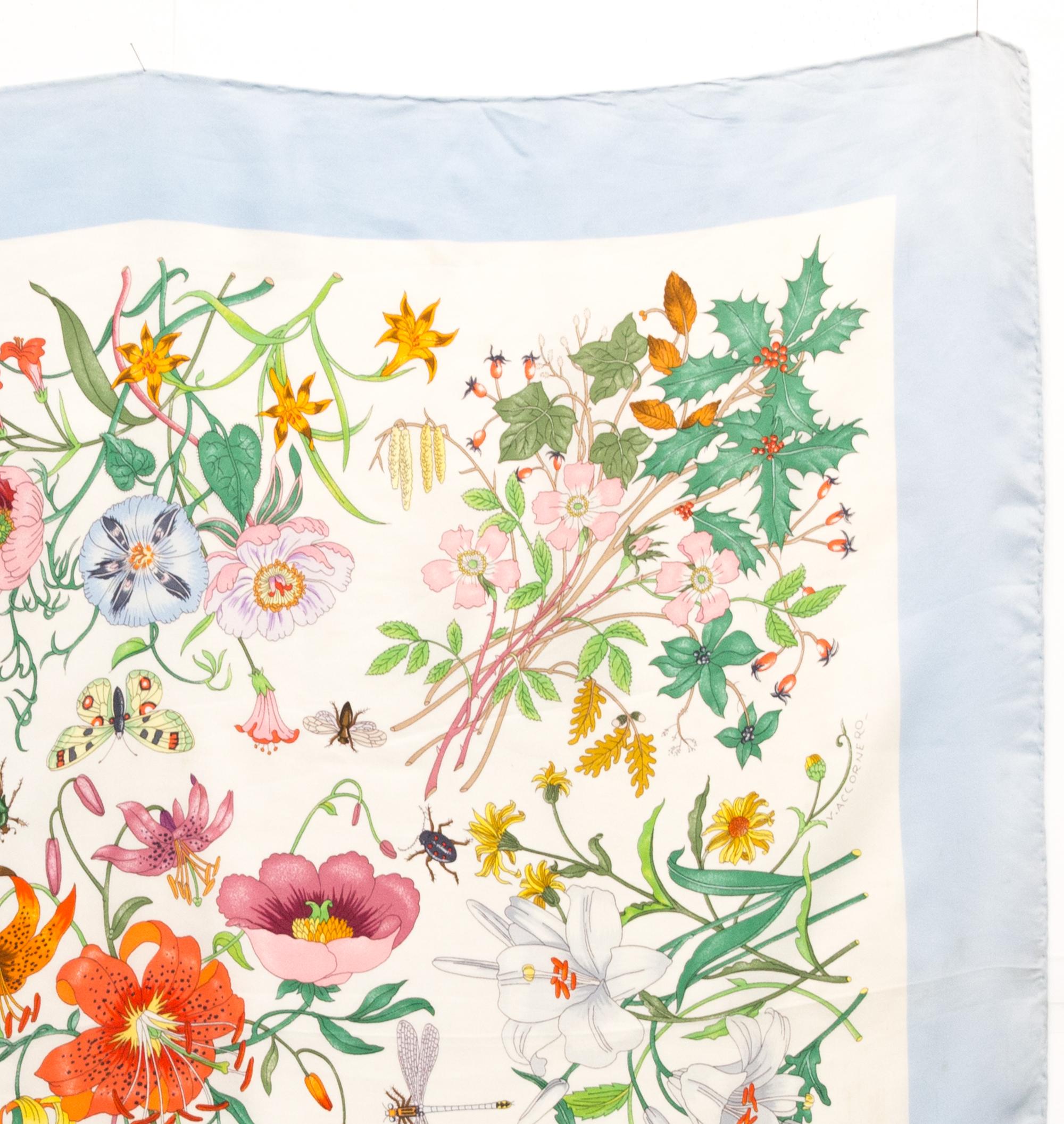 Sciarpa in seta stampata Gucci Blue Flora In condizioni buone in vendita a Paris, FR