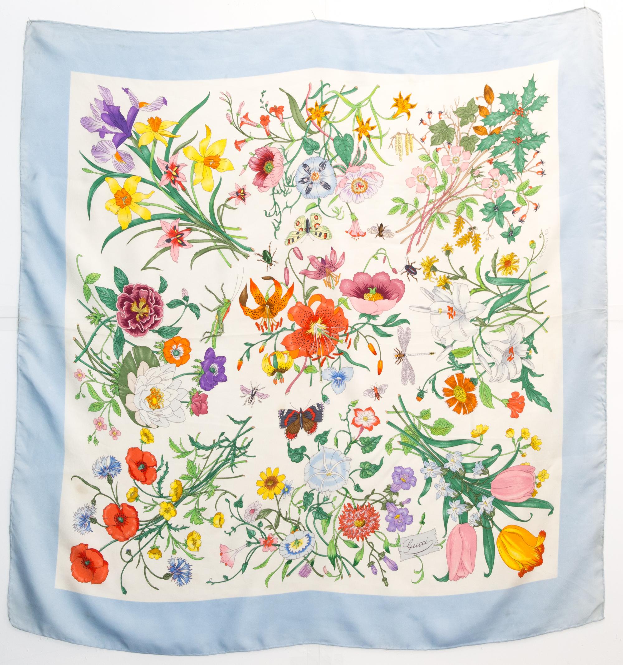 Sciarpa in seta stampata Gucci Blue Flora in vendita 2