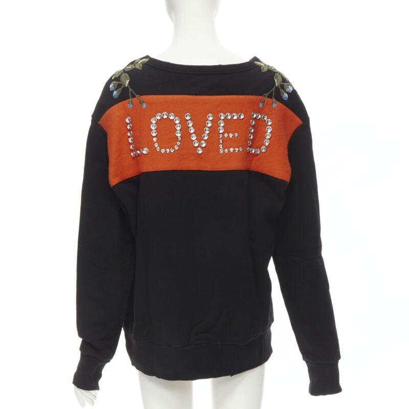 GUCCI blue floral embroidered vintage logo LOVED studded distressed sweatshirt S
Reference: TGAS/E00085
Brand: Gucci
Designer: Alessandro Michele
Material: Cotton
Color: Black
Pattern: Solid
Extra Details: Washed vintage logo printed at front. Blue