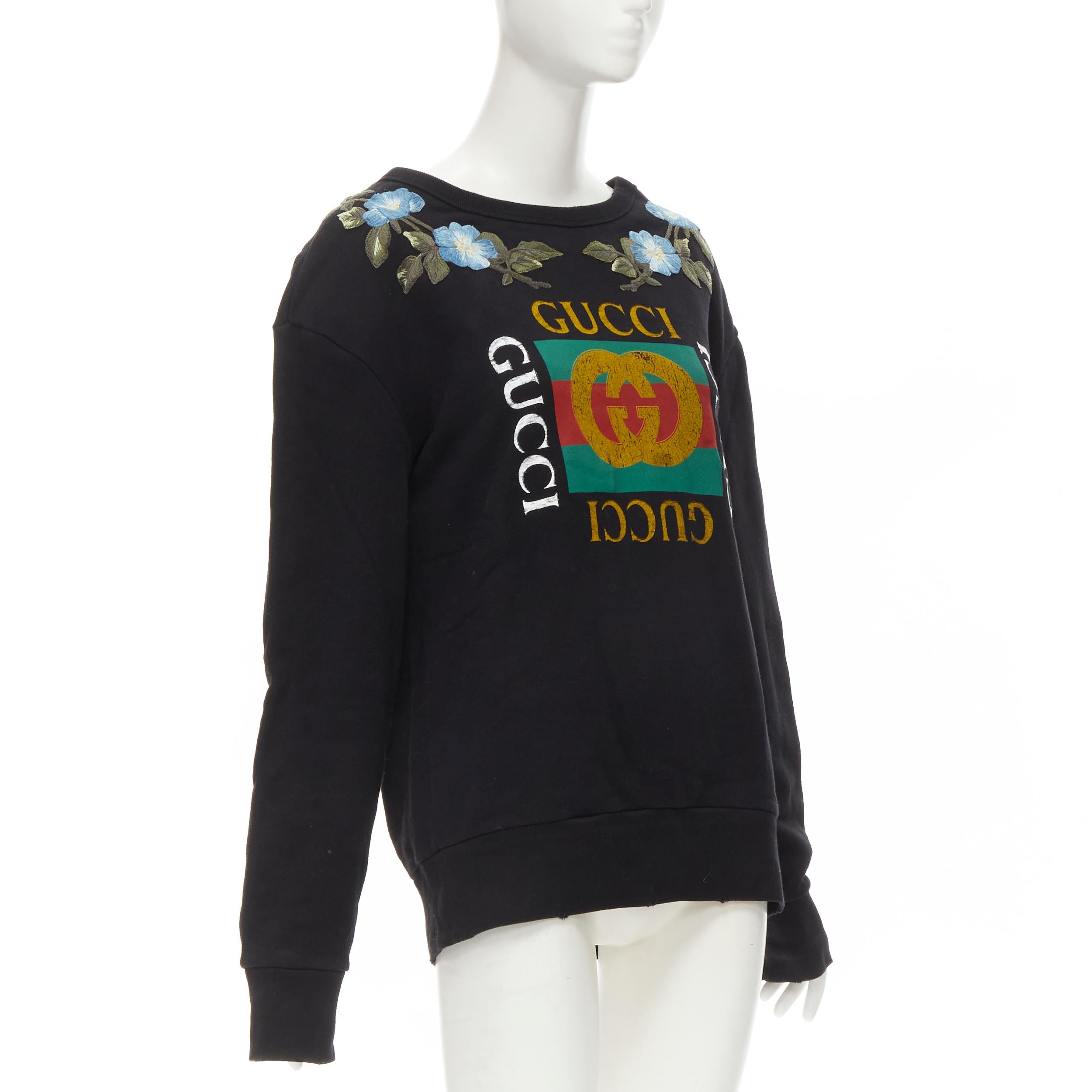 GUCCI Blaues, geblümtes, besticktes Vintage-Logo LOVED gestuftes Pulloverhemd S (Schwarz) im Angebot