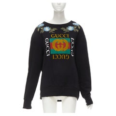 GUCCI - Pull bleu délavé avec logo brodé à fleurs et clous, vintage, état neuf, S