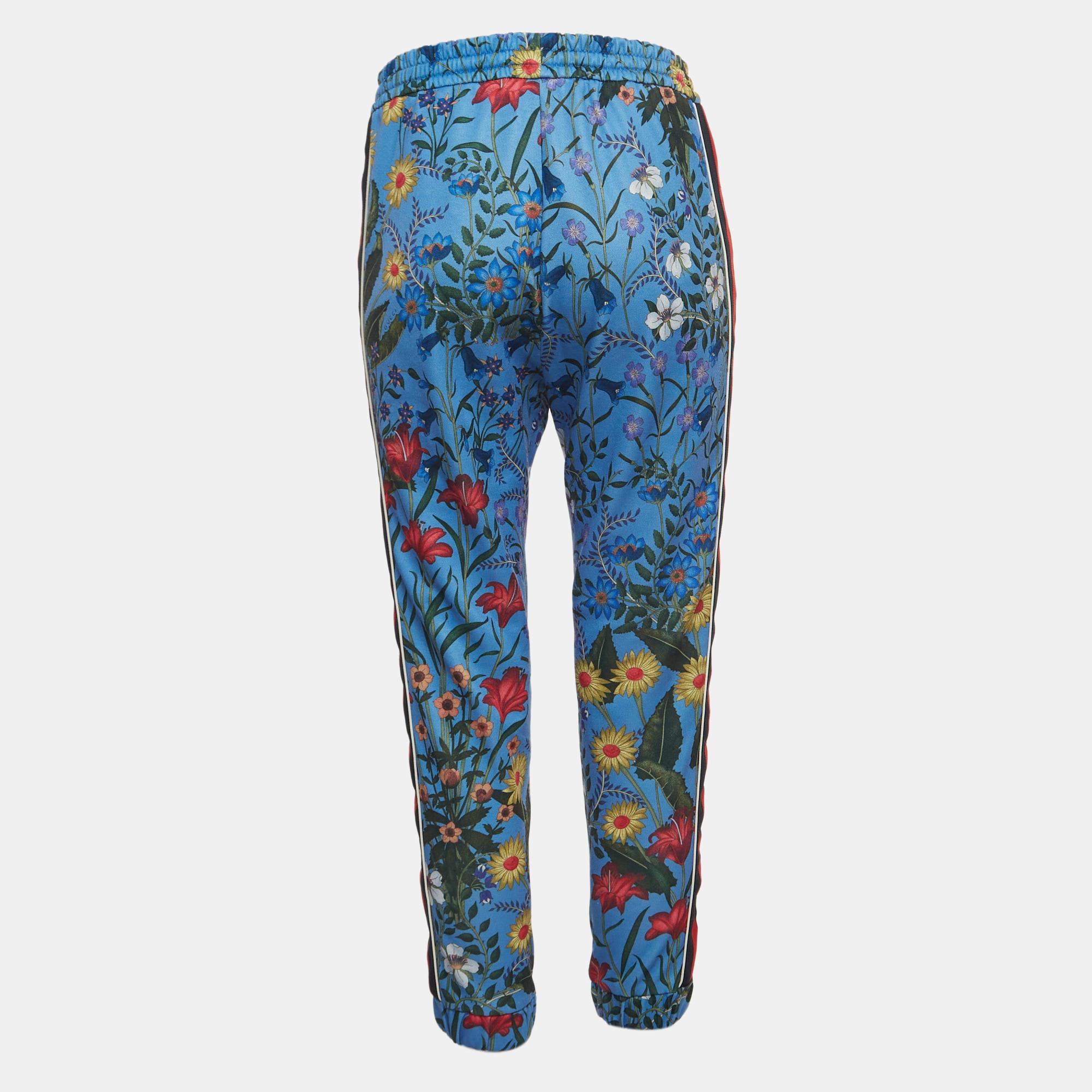 Lounge around in comfort and style with these joggers from Gucci. The cotton blend pants have a comfortable elastic waistline, two pockets, and floral prints all over.

