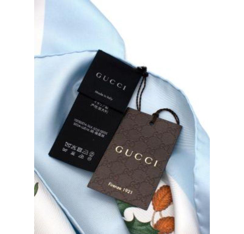 Gucci - Écharpe en soie bleue à imprimé floral en vente 4