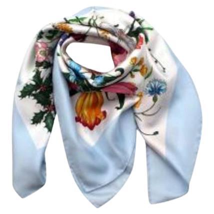 Gucci - Écharpe en soie bleue à imprimé floral en vente