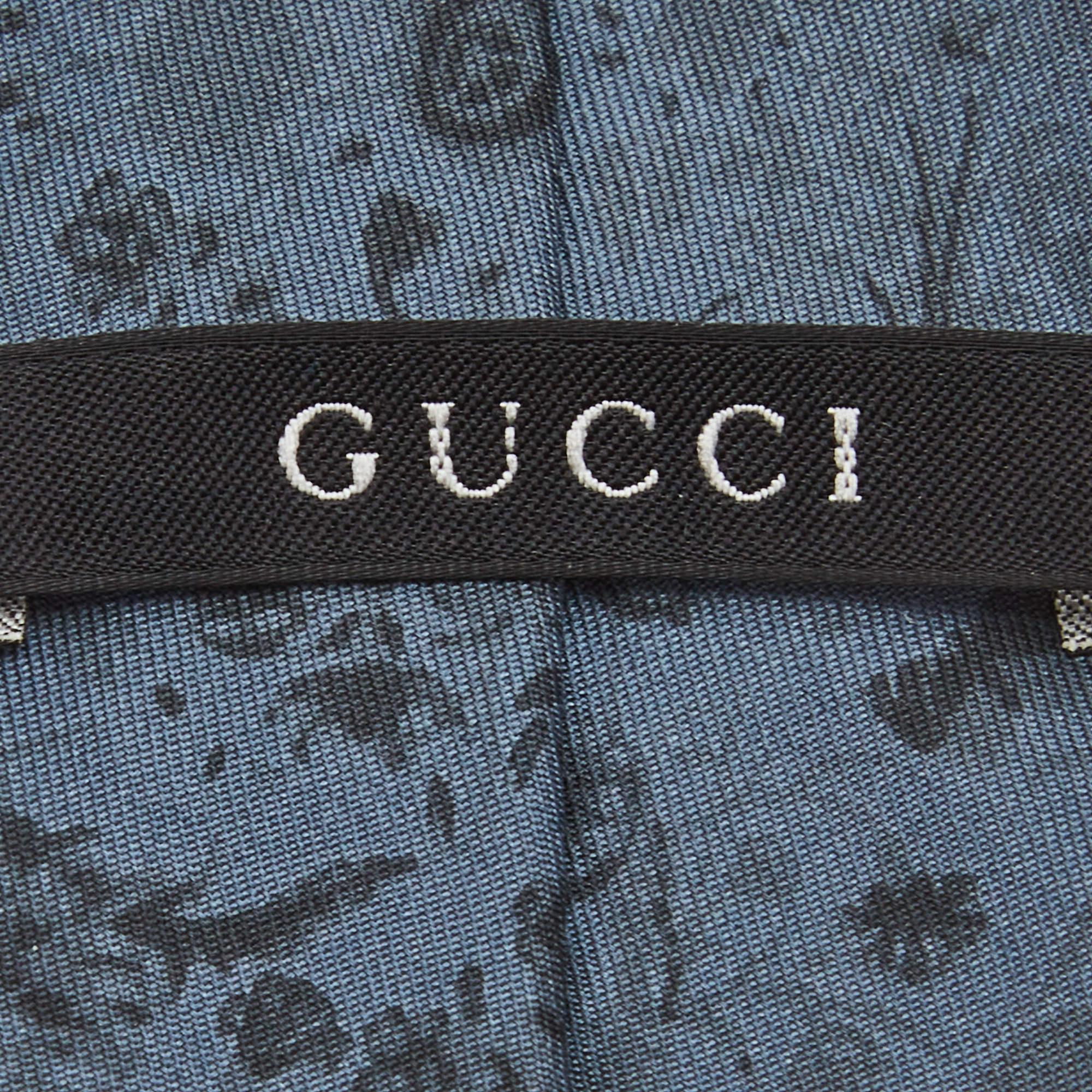 Grigio Gucci: cravatta skinny in seta con stampa floreale blu in vendita