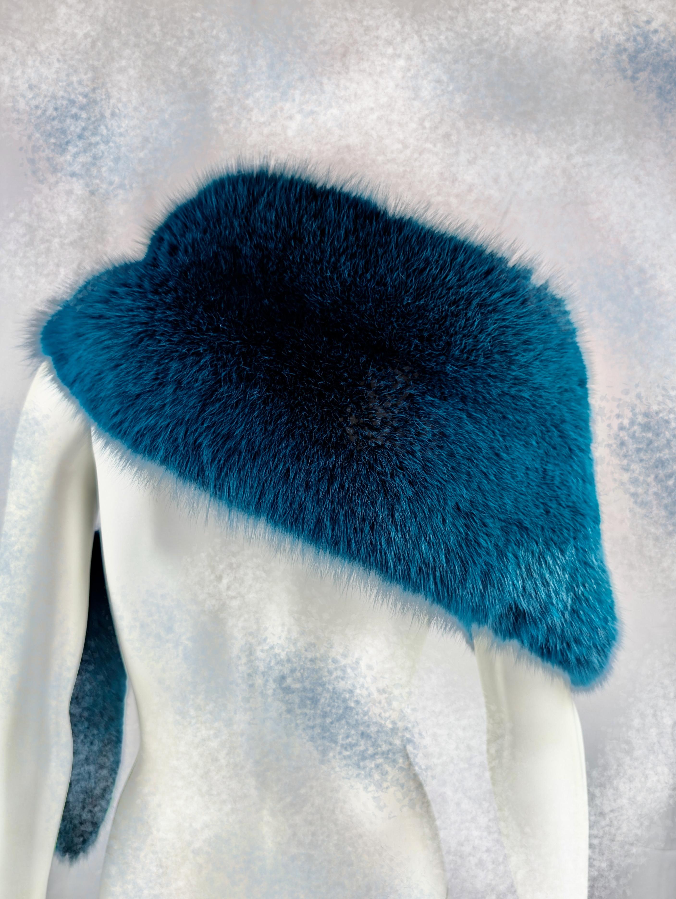 GUCCI blue fox  fur shawl F/W 2011 For Sale 9