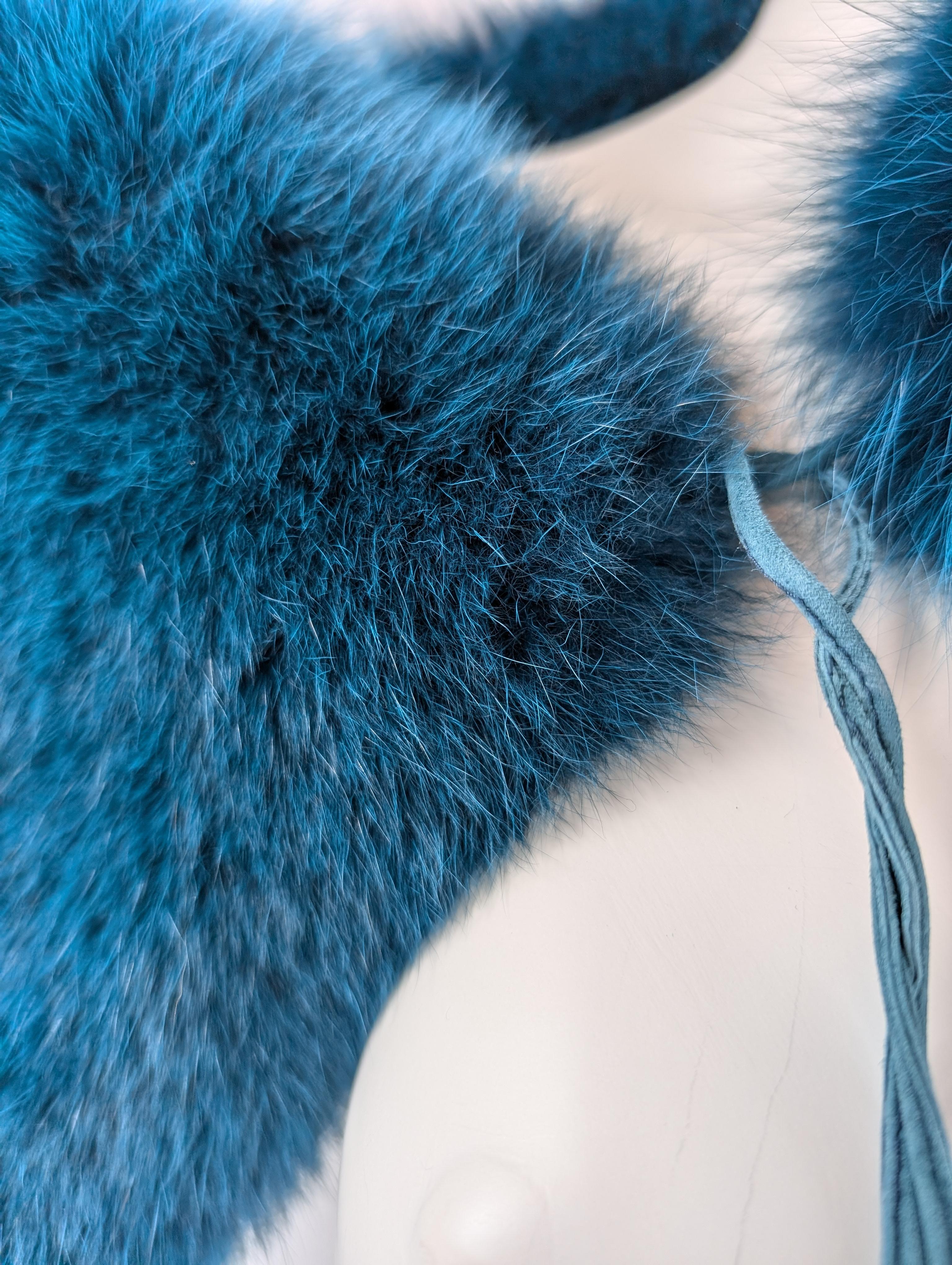 GUCCI blue fox  fur shawl F/W 2011 For Sale 10